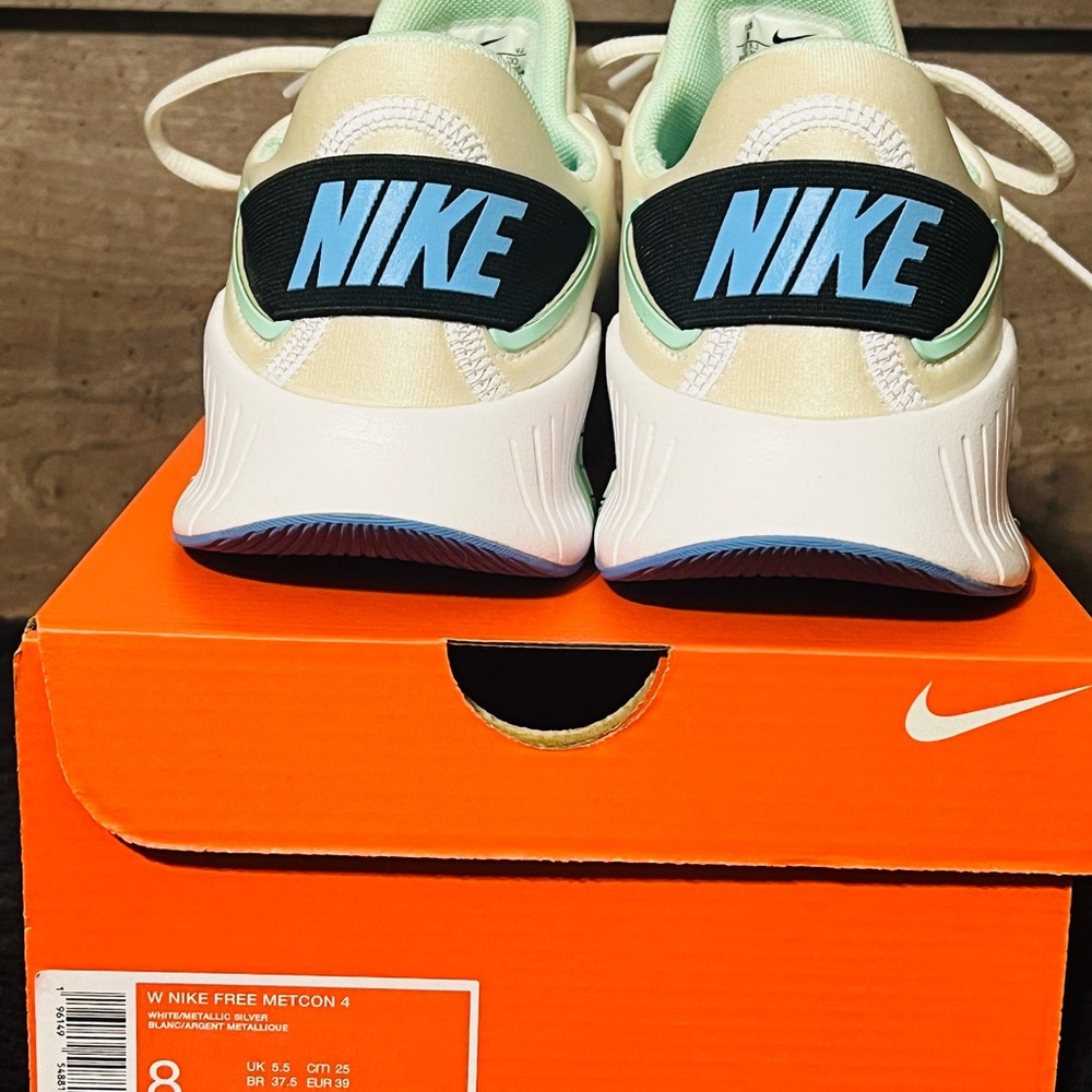 Nike Sneakers - Cream and blue